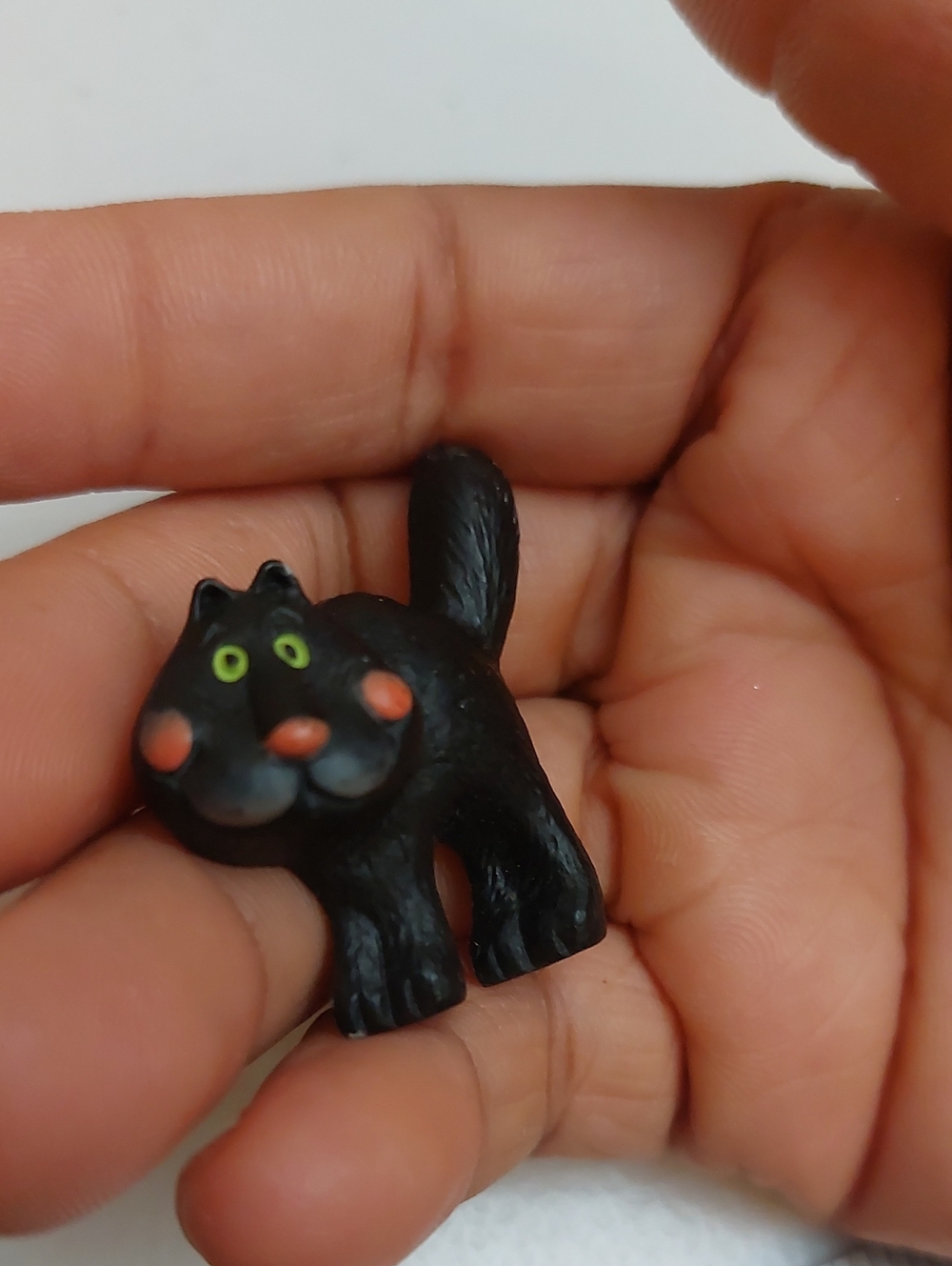 Vintage 1987 HALLMARK Halloween Themed Black Scaredy Cat Brooch Pin - Picture 2 of 4